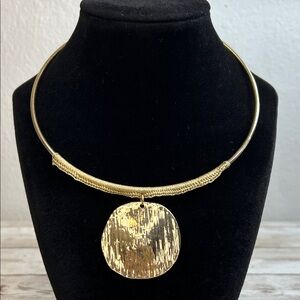 Catos Elegant Gold Pendant Necklace